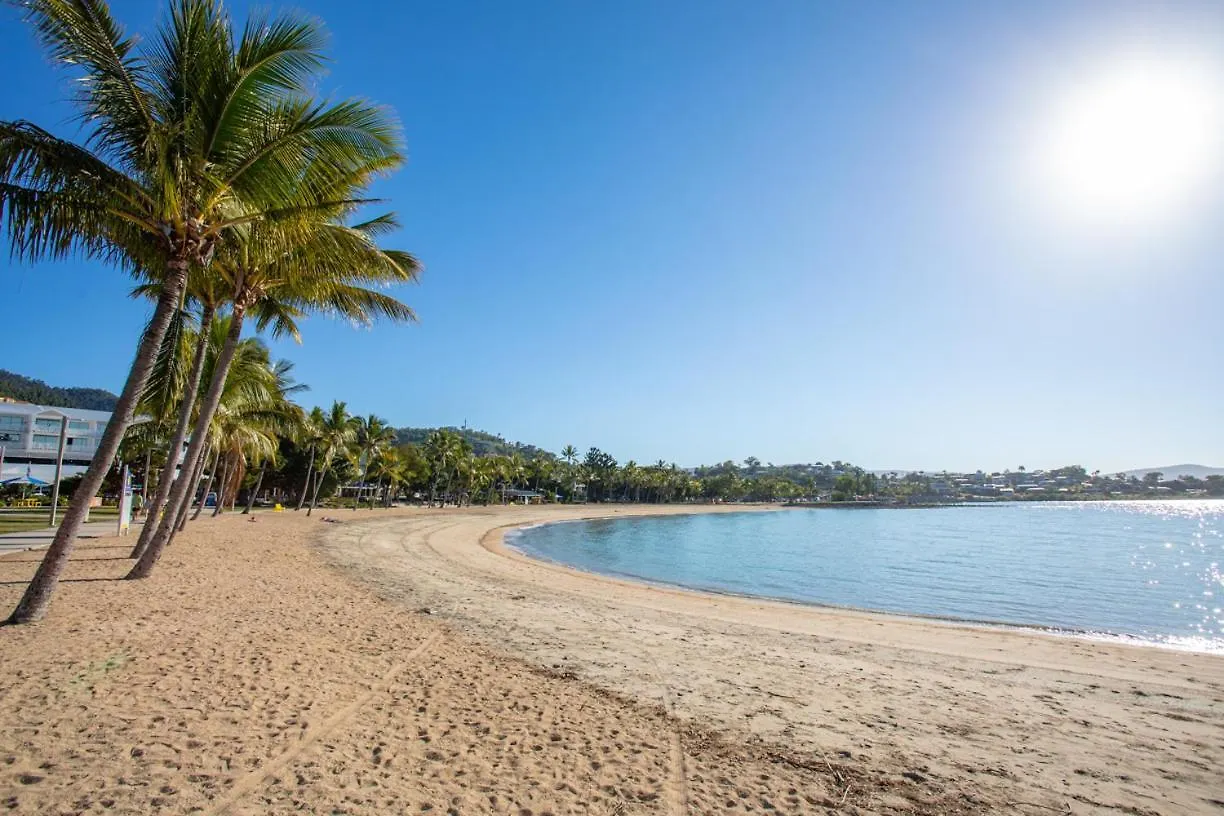 3 Bedroom Ultimate Luxury Waterfront Cannonvale